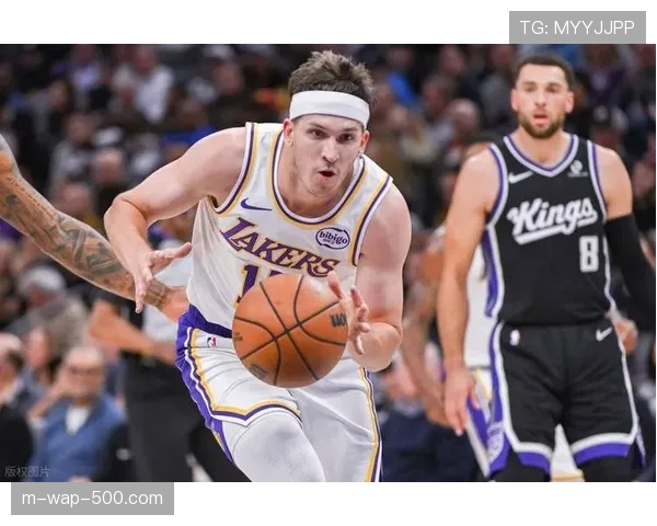 里夫斯伤情进入每日观察名单 湖人外线火力与战术灵活性面临考验 里夫斯伤情进入每日观察名单 湖人外线火力与战术灵活性面临考验